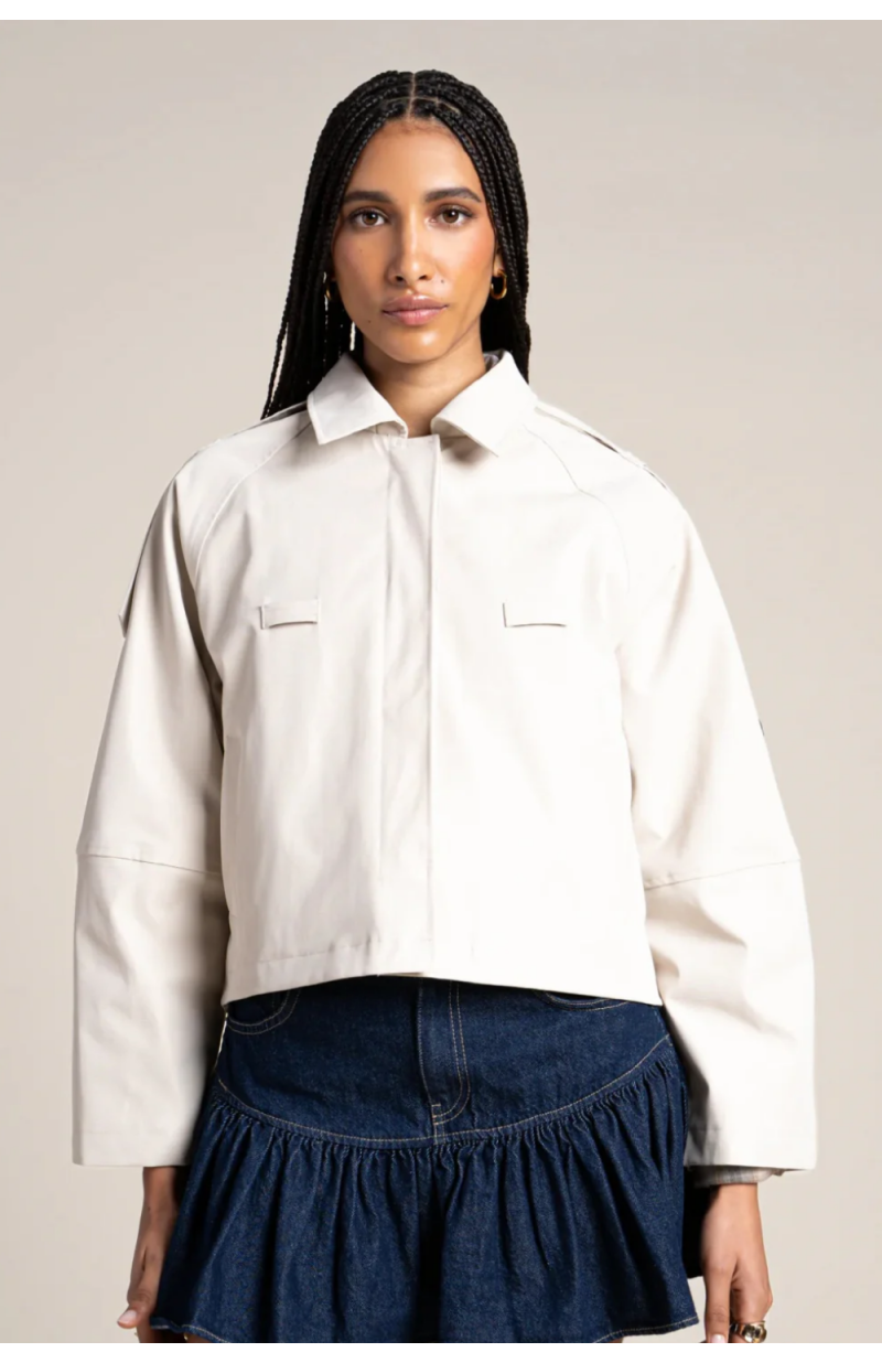 Trenchcoat court Tuileries Trenchcoat court Tuileries