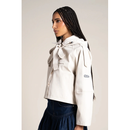 Trenchcoat court Tuileries