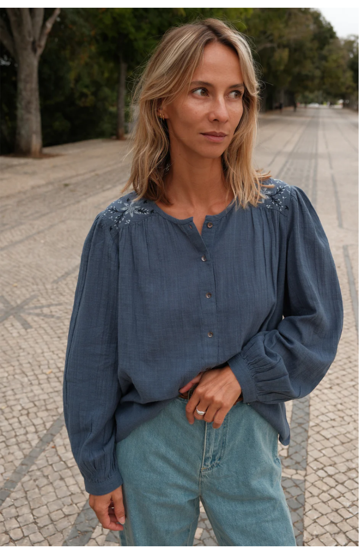 Chemise brodée