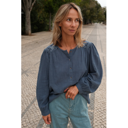 Chemise brodée