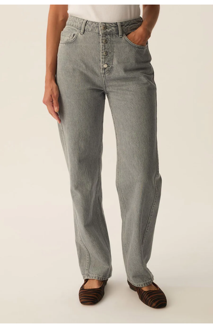 Jean LUCIEN droit gris